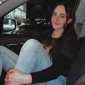 Meet your Posher, Emily